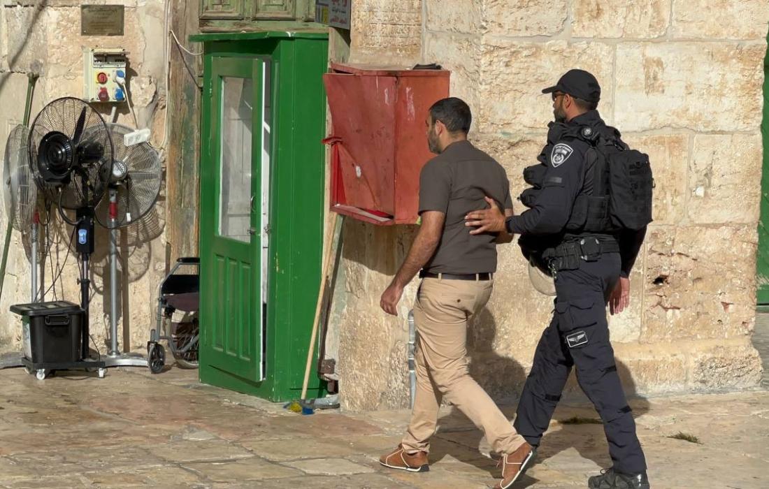 قوات الاحتلال تعتقل شابًا من القدس