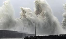 مشاهد مرعبة.. إعصار "نانمادول" المدمر يجتاح المدن اليابانية