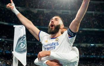 ريال مدريد يجدد عقد كريم بنزيما حتى 2024