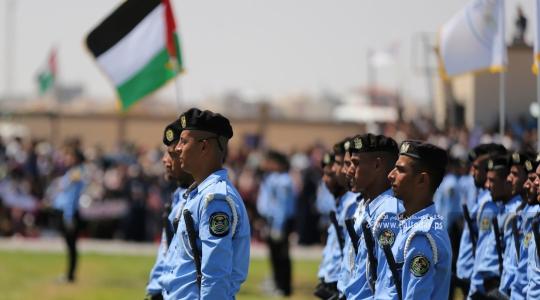 عناصر من الشرطة الفلسطينية بقطاع غزة  يشاركون في حفل تخرج (6).jpg