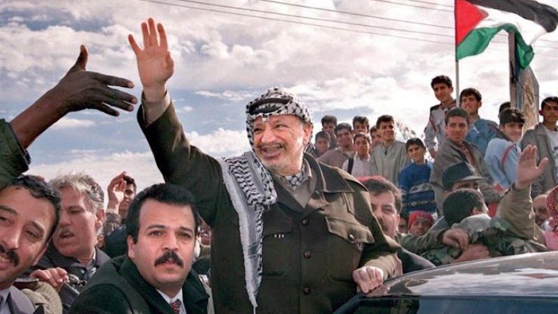 مواقع التواصل تحتفل بذكرى دخول أبو عمار إلى أرض الوطن | فلسطين اليوم