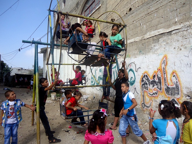صور المُرجيحة ملاذ أطفال فلسطين في يوم العيد رغم الجراح