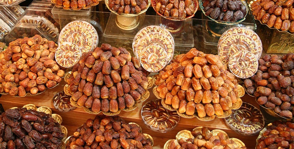 Есть финики диабетикам. Гора фиников. Финики из Туниса. Финиковый рынок в Абу Даби. Финиковый и фруктовый рынок.